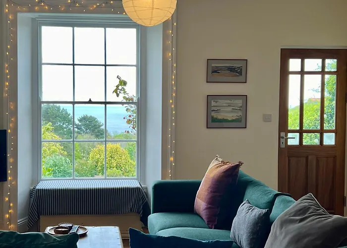 3 Bedroom Stunning House With Garden And Amazing Sea Views