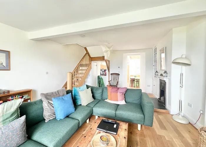 3 Bedroom Stunning House With Garden And Amazing Sea Views