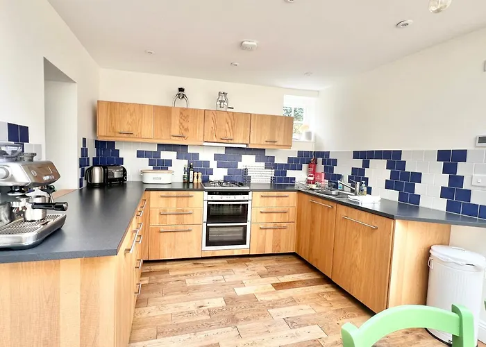 3 Bedroom Stunning House With Garden And Amazing Sea Views