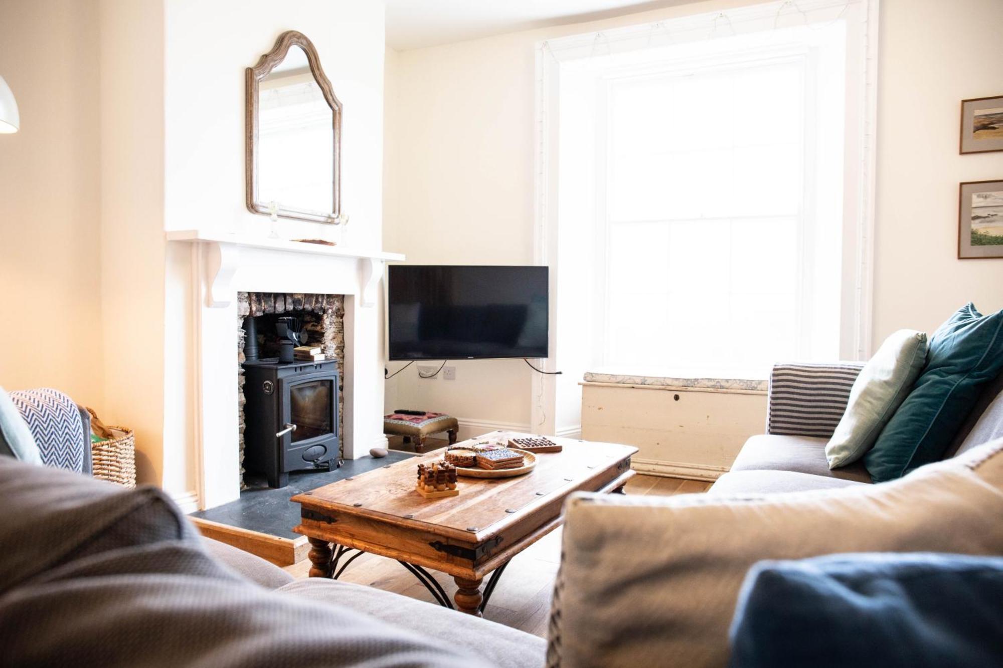 3 Bedroom Stunning House With Garden And Amazing Sea Views Holiday home