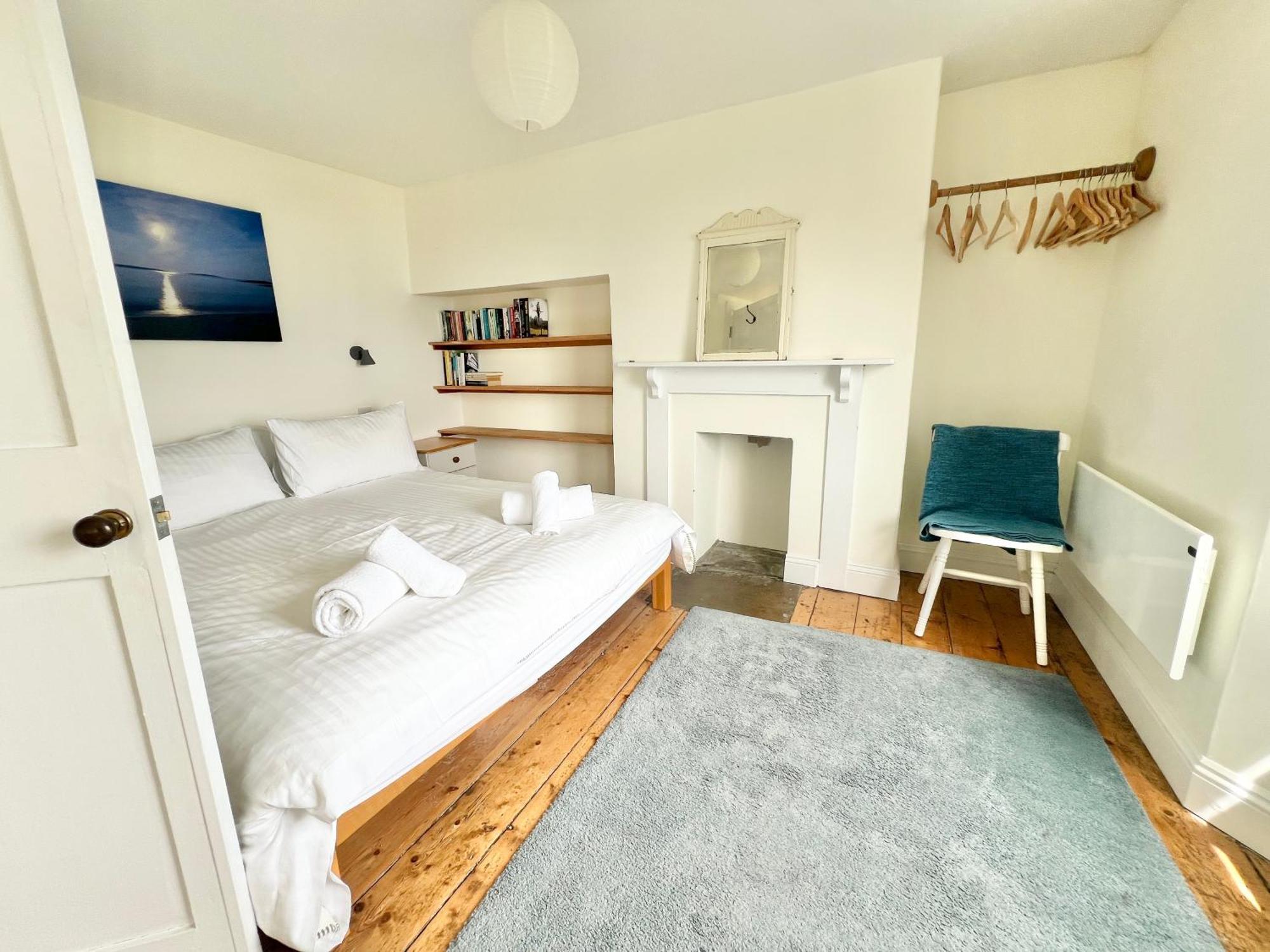 Holiday home 3 Bedroom Stunning House With Garden And Amazing Sea Views